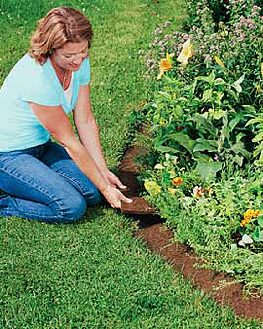 Coco Fiber Edging Stops Weeds Better Than Bark Mulch
